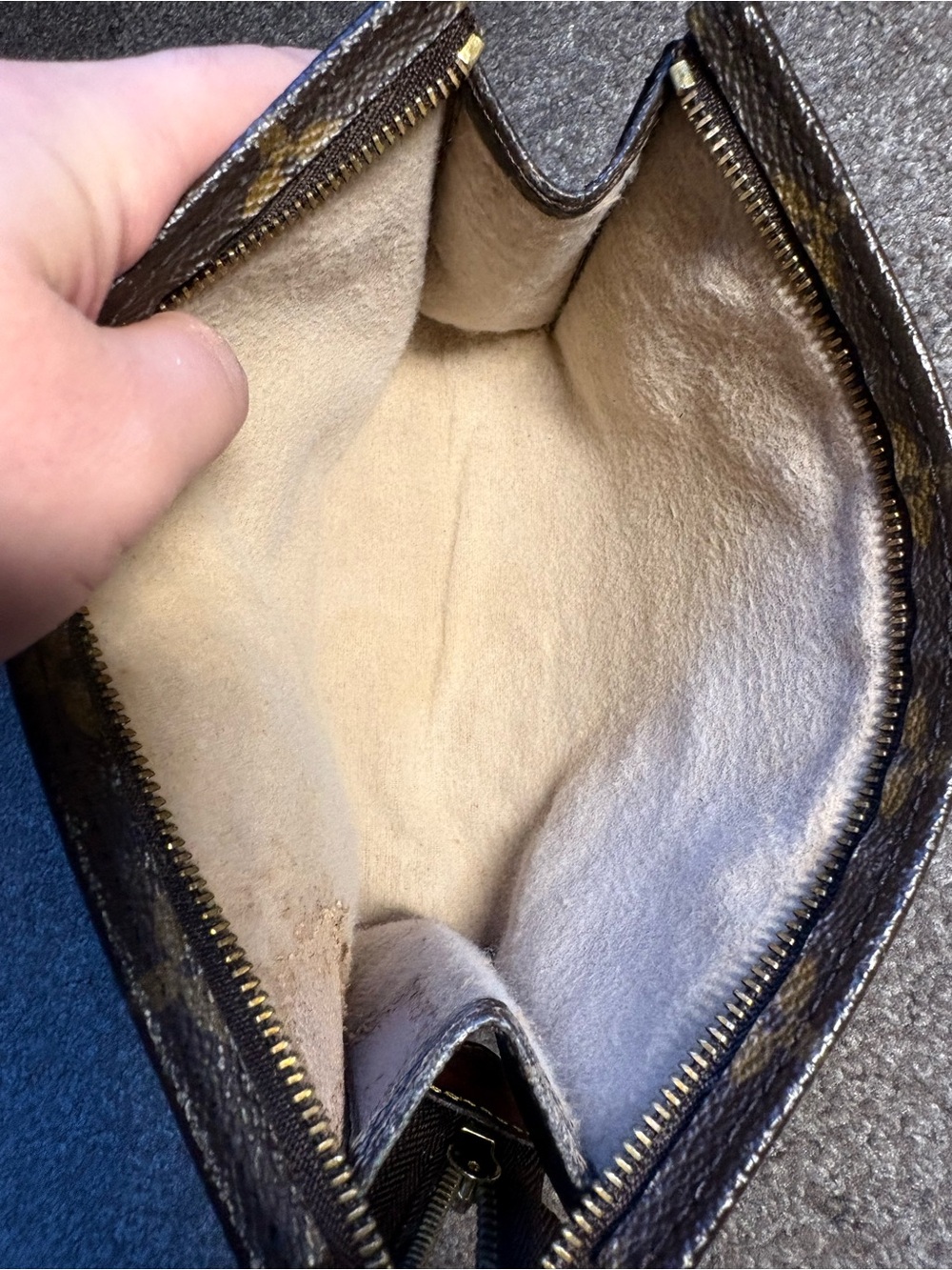 Authentic Louis Vuitton Toiletry Pouch 19 Brown Canvas Monogram Coated - Picture 7 of 11